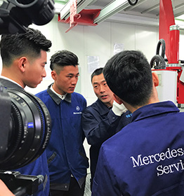  奔馳拍攝花絮_北京凱瑪-宣傳片拍攝制作公司-專業(yè)宣傳片拍攝,企業(yè)宣傳片,宣傳片制作